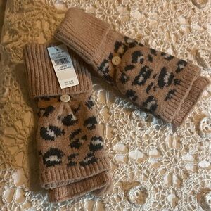 American Eagle Aerie leopard convertable mittens